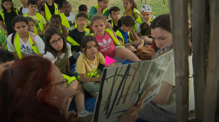 Séance de lecture de l'opération Lire dans les parcs, image pour lancer le reportage vidéo de BX1 